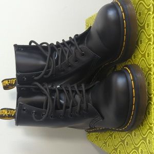 Dr. Martens Womens Combat Boots Black 1460 Leather Mid Calf Low Heel - size 6
